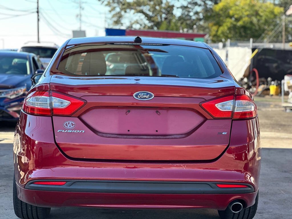 Used 2014 Ford Fusion SE FWD image 6