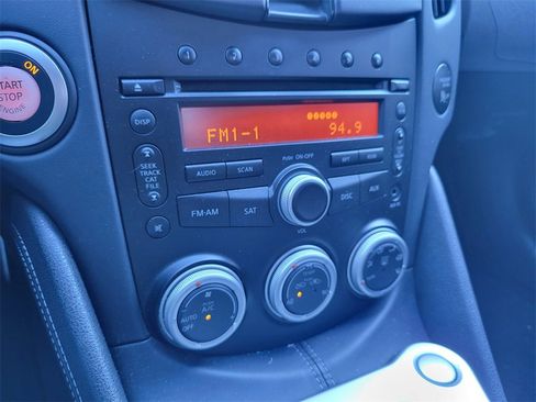 Used 2010 Nissan 370Z Touring image 17