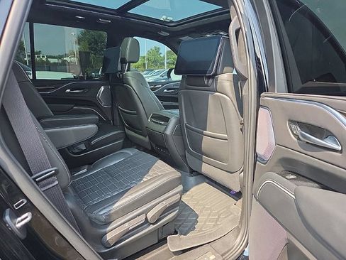 Used 2023 Cadillac Escalade Sport Platinum w/ LPO, ONYX Package AWD/4WD image 16