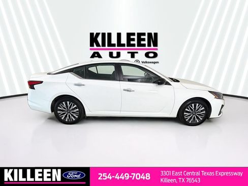 Used 2025 Nissan Altima 2.5 SV FWD image 10