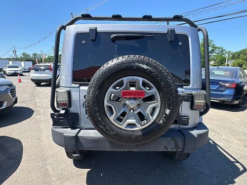 Used 2014 Jeep Wrangler Unlimited Rubicon w/ Connectivity Group AWD/4WD image 6