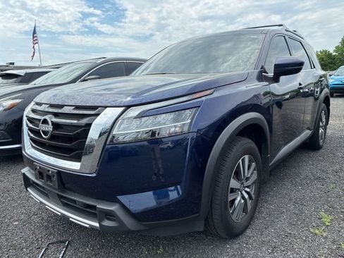 Certified 2024 Nissan Pathfinder SL AWD/4WD image 1