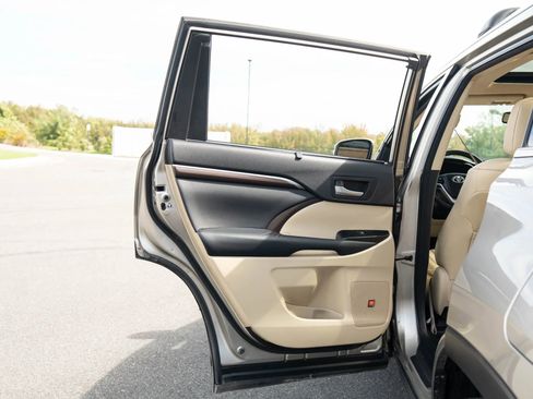 Used 2014 Toyota Highlander Limited image 48