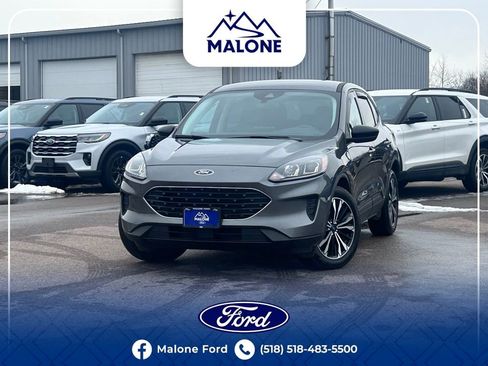 Used 2021 Ford Escape SE w/ SE Sport Appearance Package image 1