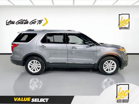 Used 2014 Ford Explorer XLT w/ Equipment Group 202A image 4