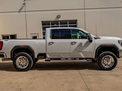 Used 2025 GMC Sierra 2500 SLT w/ SLT Convenience Package image 11
