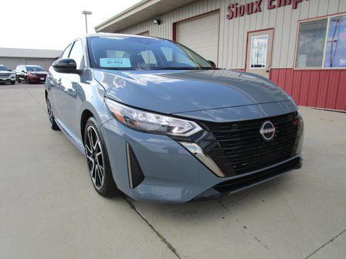 Used 2024 Nissan Sentra SR FWD image 3