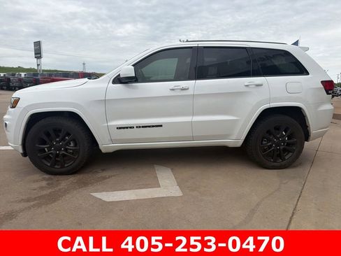 Used 2018 Jeep Grand Cherokee Altitude AWD/4WD image 22