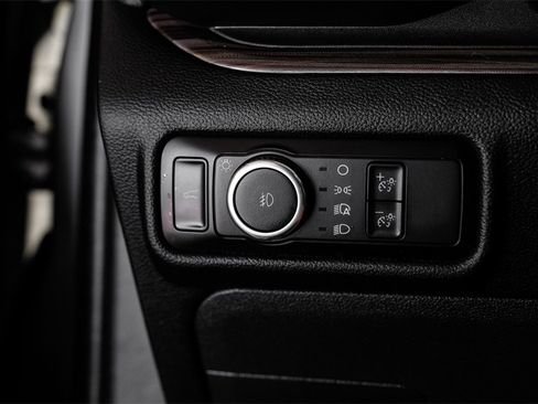 Used 2024 Ford Explorer Limited image 29