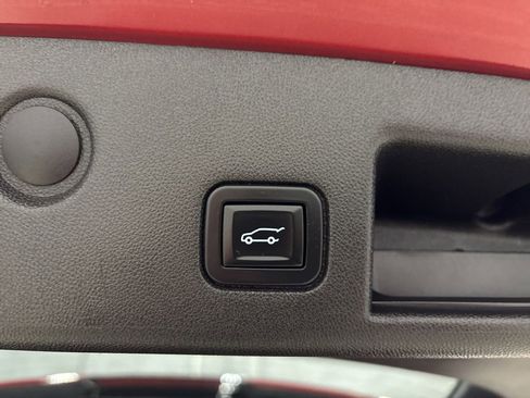 Used 2018 Chevrolet Equinox Premier AWD/4WD image 38