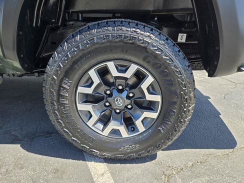 Used 2022 Toyota Tacoma TRD Off-Road w/ Technology Package RWD image 33