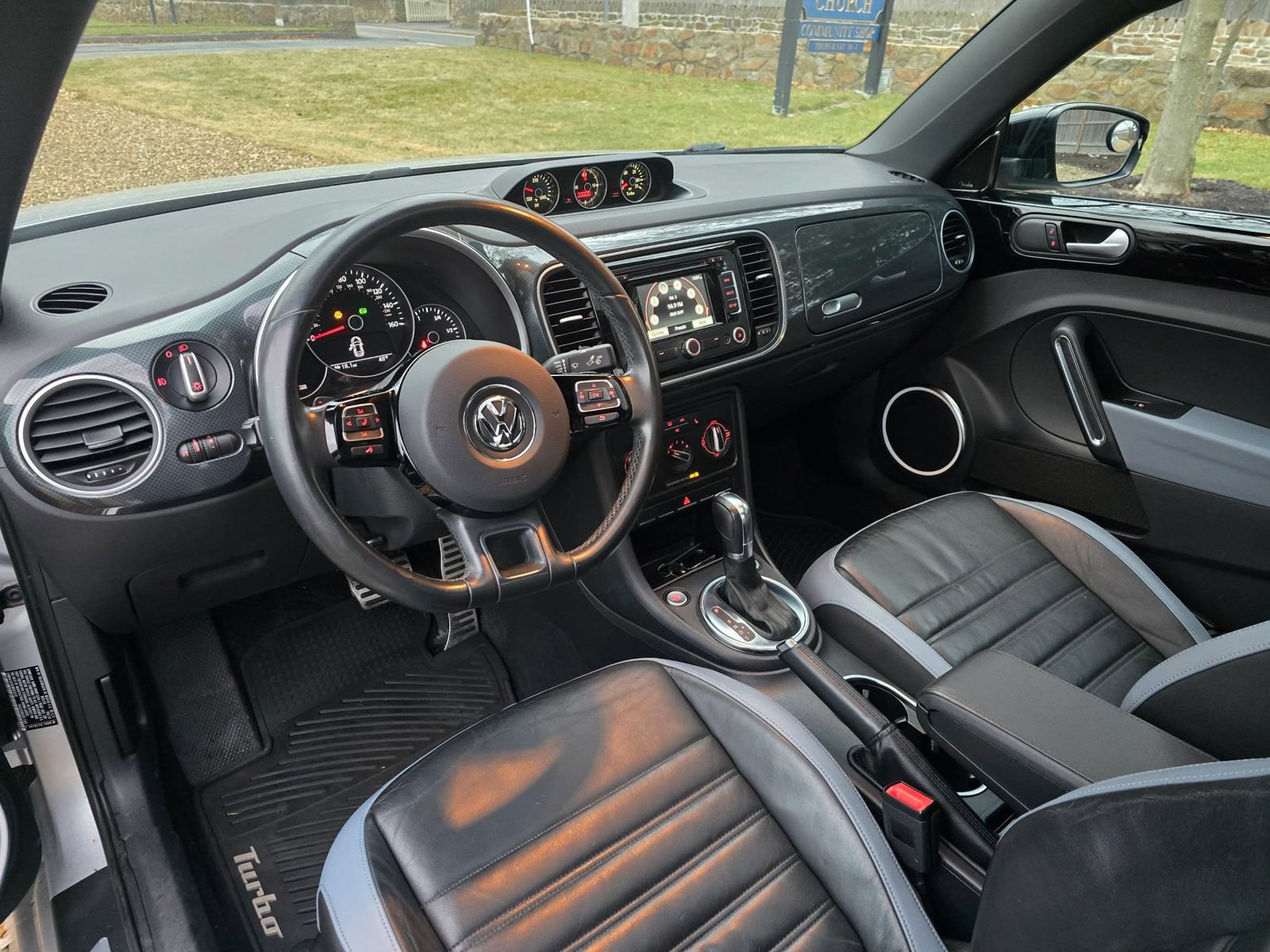 Used 2012 Volkswagen Beetle Turbo FWD image 9