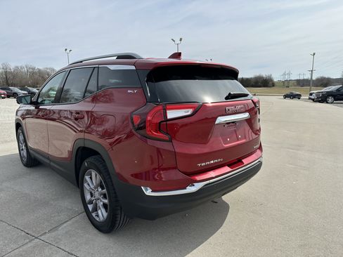 Used 2024 GMC Terrain SLT w/ Infotainment Package II AWD/4WD image 3