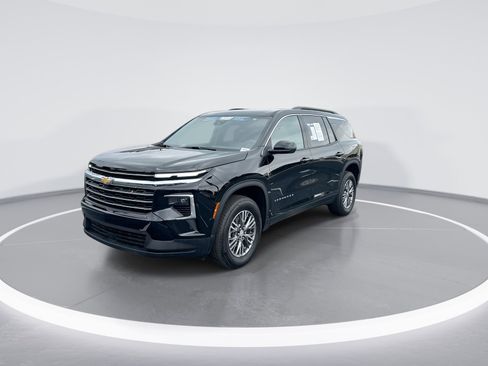 Used 2025 Chevrolet Traverse LT FWD image 5