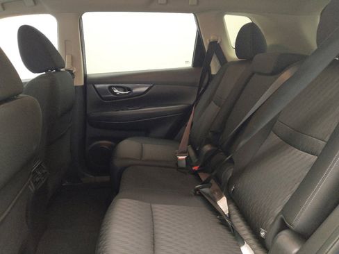 Used 2017 Nissan Rogue SV w/ SV Premium Package image 18