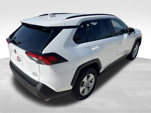 Used 2021 Toyota RAV4 XLE AWD/4WD image 8