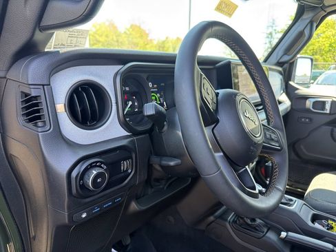 Used 2024 Jeep Wrangler Unlimited AWD/4WD image 22
