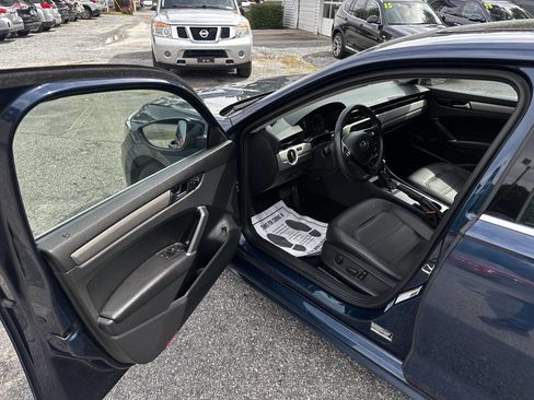 Used 2021 Volkswagen Passat 2.0T SE image 11