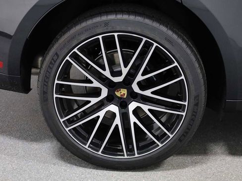 Certified 2026 Porsche Macan image 46