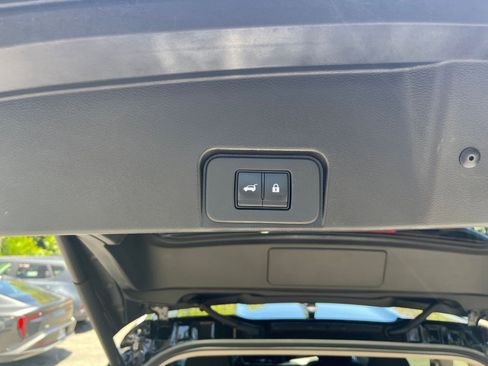 Used 2025 Nissan Rogue SV AWD/4WD image 23