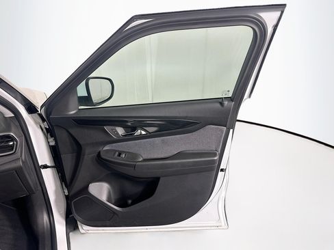 Used 2025 Chevrolet TrailBlazer LT AWD/4WD image 29