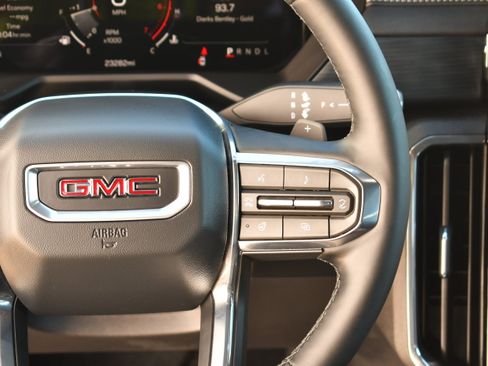 Used 2026 GMC Acadia Elevation w/ Elevation Premium Package FWD image 21