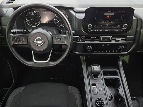 Used 2024 Nissan Pathfinder S image 10