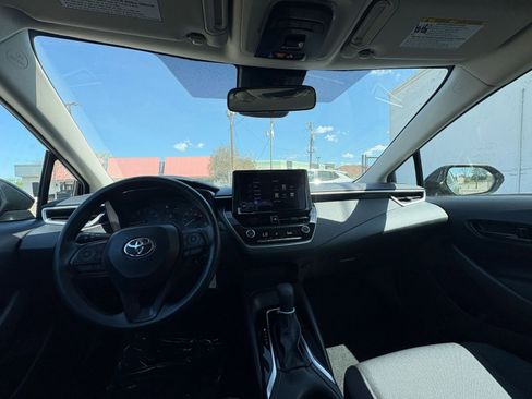 Used 2025 Toyota Corolla LE image 31