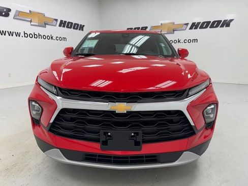 Used 2023 Chevrolet Blazer LT FWD image 2