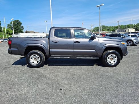 Used 2022 Toyota Tacoma SR image 7