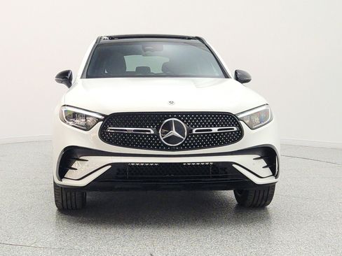 Used 2025 Mercedes-Benz GLC 350e 4MATIC image 2