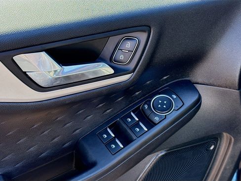 Used 2020 Ford Escape SE Sport image 22