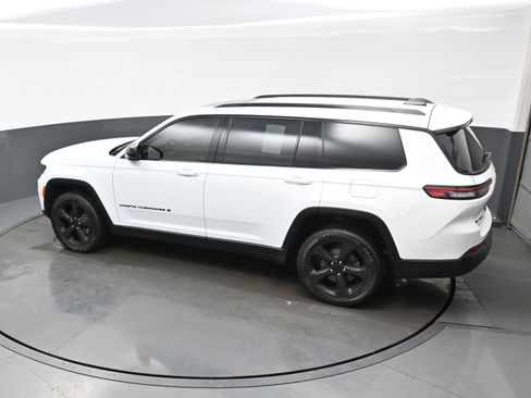 Used 2023 Jeep Grand Cherokee L Laredo image 34