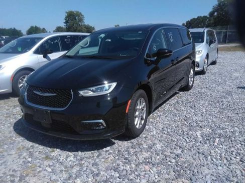 Certified 2024 Chrysler Pacifica Touring-L FWD image 2