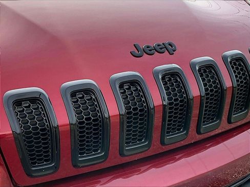 Used 2016 Jeep Cherokee Sport FWD image 29