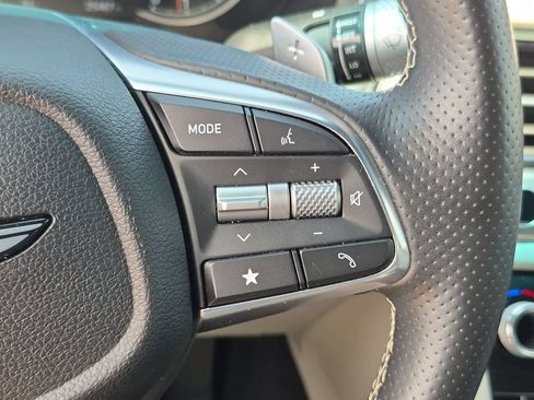Used 2025 Genesis G70 2.5T RWD image 22