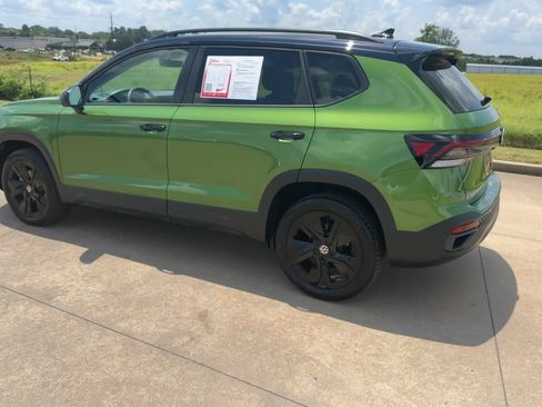 Used 2025 Volkswagen Taos SE FWD image 6