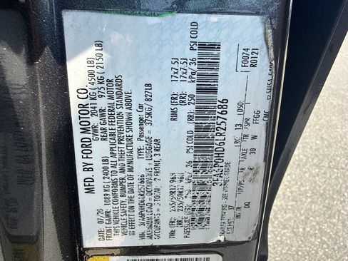 Used 2020 Ford Fusion SE FWD image 11