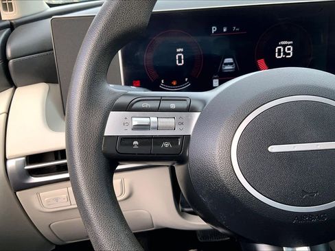 Certified 2025 Hyundai Tucson SE image 24