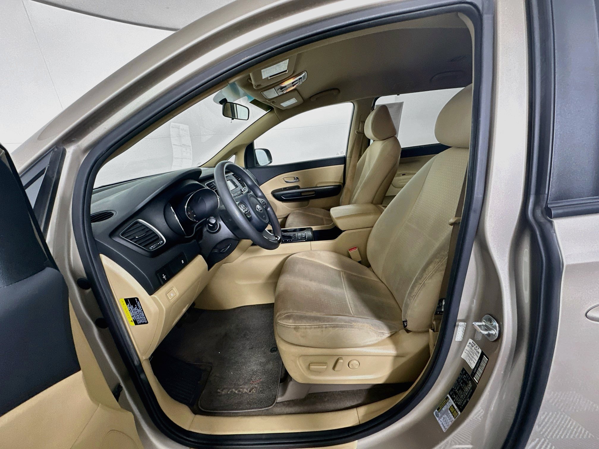 Used 2016 Kia Sedona LX w/ Option Group 020 FWD image 13