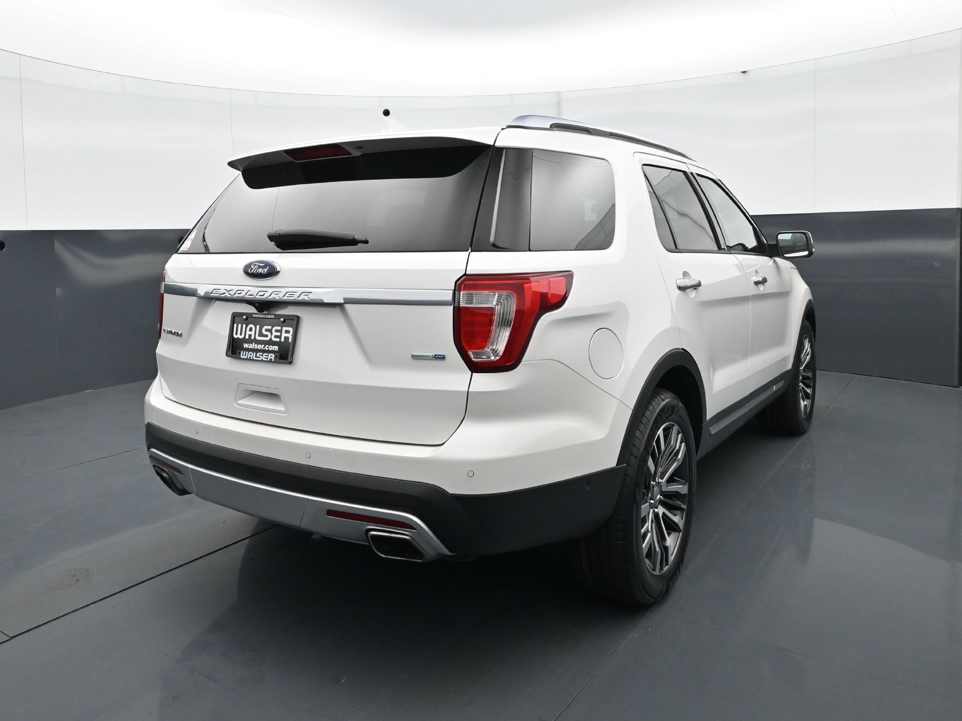 Used 2017 Ford Explorer Platinum AWD/4WD image 6