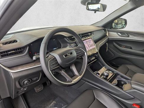 New 2025 Jeep Grand Cherokee L Limited image 3