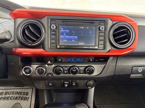 Used 2018 Toyota Tacoma TRD Sport AWD/4WD image 23
