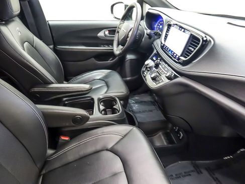 Used 2021 Chrysler Pacifica Touring-L w/ S Appearance Package image 24