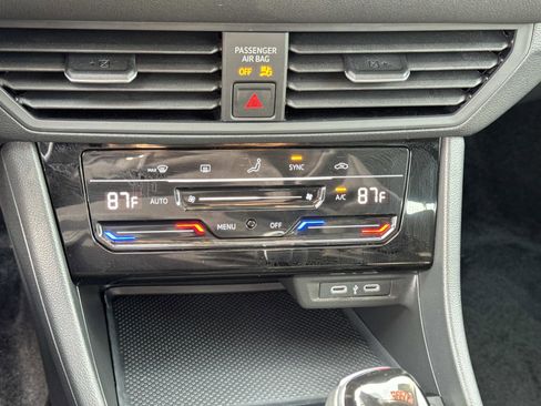 Certified 2025 Volkswagen Jetta S image 27