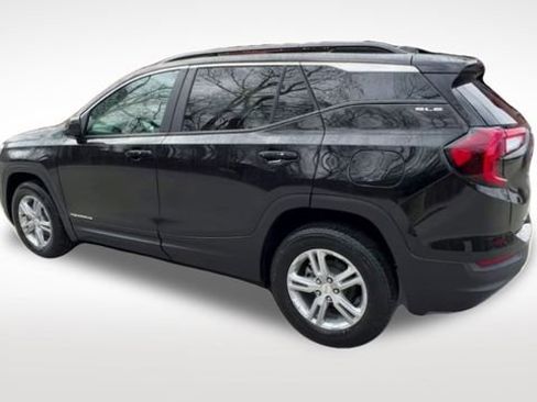 Used 2023 GMC Terrain SLE w/ Driver Convenience Package image 6