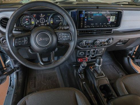 Used 2024 Jeep Wrangler Unlimited AWD/4WD image 22