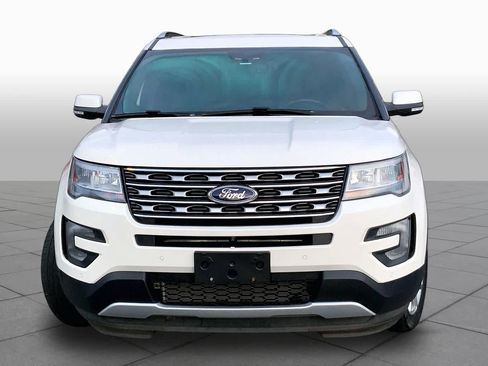 Used 2017 Ford Explorer Limited w/ Class II Trailer Tow Package FWD image 4