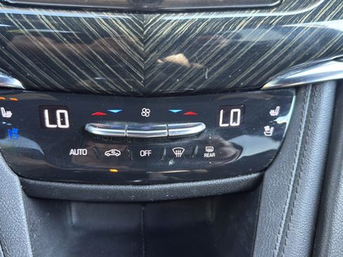 Used 2021 Cadillac XT6 Premium Luxury FWD image 19