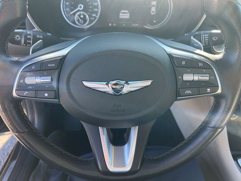 Used 2023 Genesis G70 2.0T image 16